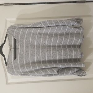Alkamy Heathered Gray and White Striped Sweater